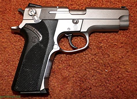 pistols smith and wesson 40 ss 4006