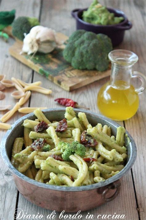 Pasta Con Pesto Di Broccoli E Pomodori Secchi Diario Di Bordo In Cucina