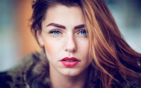 Masaüstü Yüz Kadınlar Model Portre Uzun Saç Mavi Gözlü Fotoğraf Kırmızı Ruj Mavi Moda