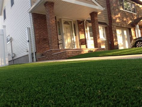 Front Yard Landscapes With Artificial Grass Traditional Garden