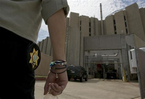 galveston jailer accused of having sex with inmate