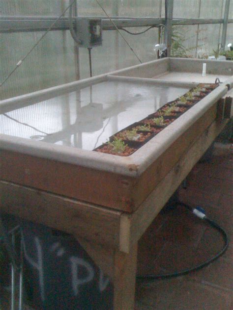 He had details on making an ebb and flow hydroponic sytem so i decided to try it … Hydroponics Blog: Healthier Food: The Hydroponic Ebb and Flow System -1/2 is working!