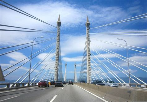 Jembatan ini dibuat indah sehingga memiliki ciri khas tersendiri. PenangKini: Tol Jambatan Pulau Pinang RM4.59 bermula Februari