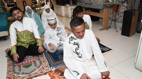 Ini adalah panduan lengkap untuk melakukan solat sunat tarawih. Tata Cara Shalat Tarawih Sendiri di Rumah, Lengkap Doa ...