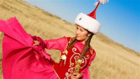 Казахская национальная одежда для женщин что в нее входит особенности