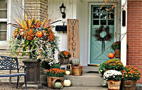 7 Gorgeous Ways To Decorate Your Porch For Fall - Simplemost