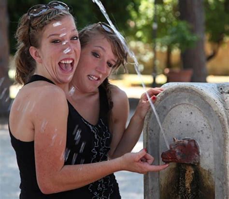 You may have heard of abby and brittany hensel before, either on oprah, in time magazine, or on their tlc tv special. Here Is What The Famous Hensel Conjoined Twins Are Up To These Days | Page 2 of 33 ...