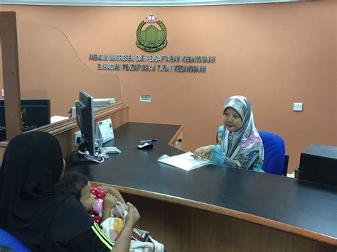 It allows you to stay in malaysia for only for 15 days, but some people do not need more than that. Jabatan Imigresen Dan Pendaftaran Kebangsaan - Warganegara