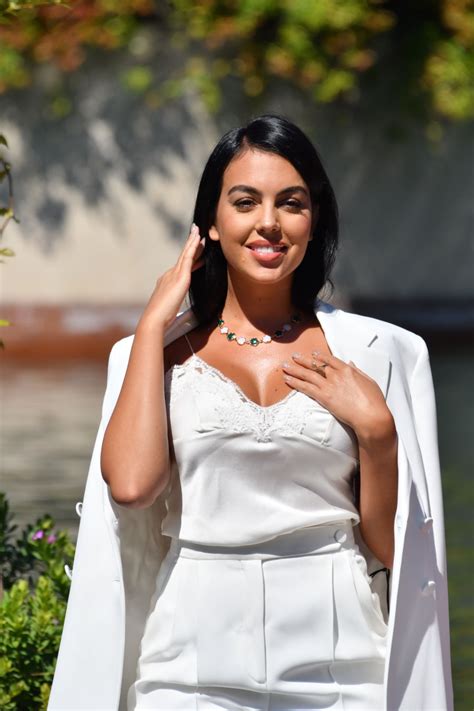 Georgina rodríguez is a spanish model who is best known as the partner of portuguese professional footballer cristiano ronaldo. Georgina Rodriguez - Arriving at Excelsior Hotel in Venice ...