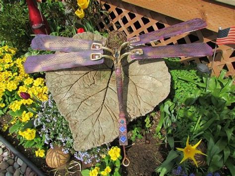 Repurposed ceiling fan blade makes cute diy halloween decorations. 11 DIY Dragonfly With Fan Blades For Garden ⋆ Bright Stuffs