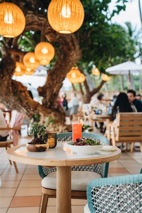 Kaimana Beach Hotel Dine At Hau Tree