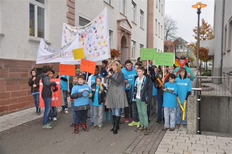 Unicef flaggen der vereinten nationen1984 fdc u. Waldhausschule hisst UNICEF-Flagge in Malsch ...