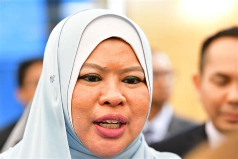 Menteri gagal, tetapi pecat CEO badan kebajikan yang lawan ...