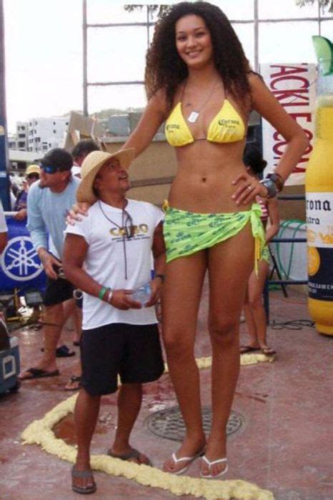 Very Tall Women 23 Pics