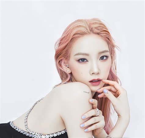 Girls Generation S Taeyeon Reveals The Process Of Creating Her Iconic Amazing Saturday Looks