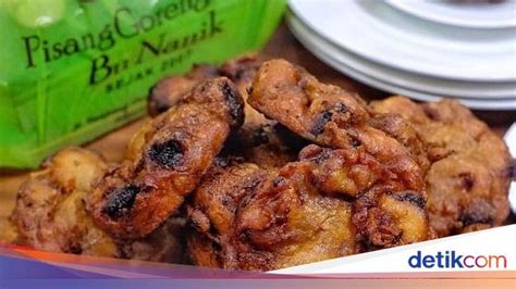 Daging buah pisang yang empuk dan lembut setelah digoreng menjadikan pisang ini sebagai santapan menggugah selera di kala masih hangat atau panas. Resep Pisang Goreng Madu yang Mudah Dibuat di Rumah