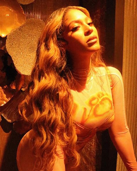 Beyonce Knowles Showed Off A Seductive Look In Pink Style Photos The Fappening