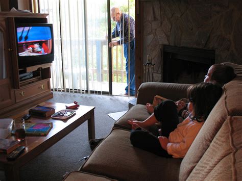 Is watching TV good or bad for kids - Advantage and Disadvantage - Me ...