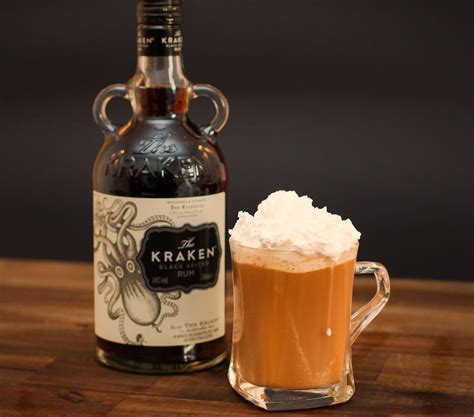 Fill a cocktail shaker with ice and add you rum, orange and pineapple juices. Cocktails: "Krakaccino" by Kraken Rum für Weihnachten ...