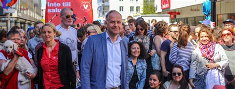 Vi tror att människor tillsammans kan skapa ett bättre samhälle. Välkommen till Vänsterpartiet - Vänsterpartiet