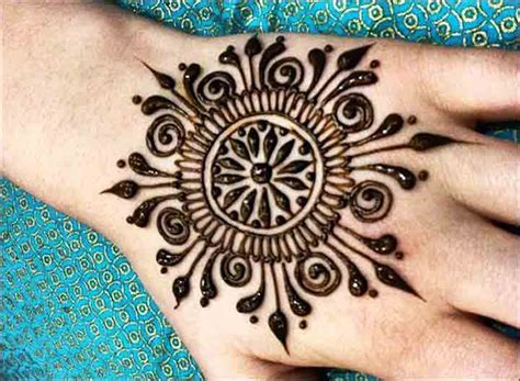 Here is another cute design, where very little mehendi is applied on the back of your hands. latest-mehndi-designs-for-men-17 - FashionEven