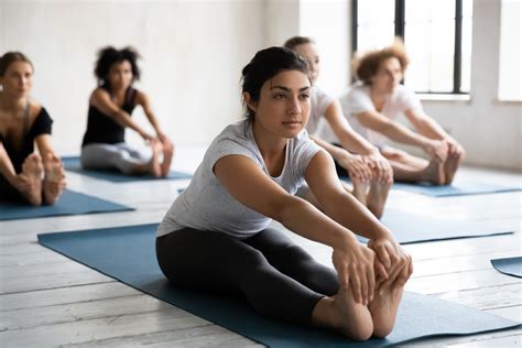 3 Easy Yoga Poses to Manage College Stress | HWP