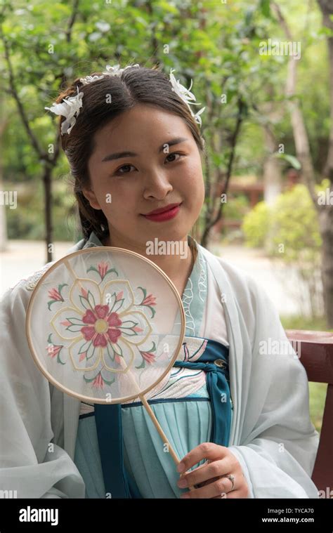 Chengdu Sichuan China Woman In Hi Res Stock Photography And Images Alamy