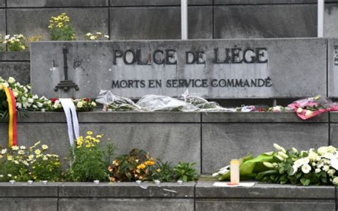 Liège Des Centaines De Policiers Rendent Hommage à Leurs Collègues Assassinées Rtl Info