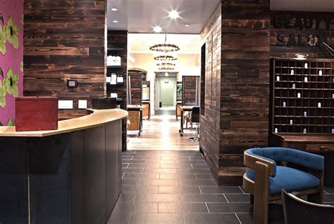 Our passion is to make sure each client feels exclusive. West Town Hair Salon 60622 - Chicago | Sine Qua Non Salons