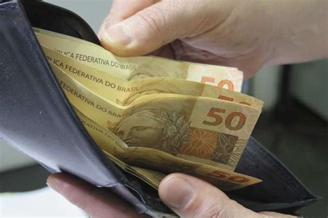 Mais Brasileiros Estão Tirando O Dinheiro Da Poupança Para Pagar Despesas