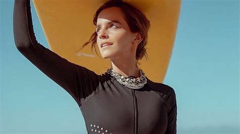 Emma Watson Dà Il Via Allestate Indossa Il Costume Muta Tagliato Sui