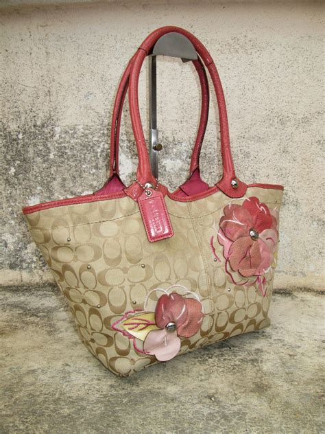 There are 632 coach wallet for sale on etsy, and they cost ca$58.41 on average. d0rayakEEbaG: Authentic Coach Signature Bleecker Flower ...