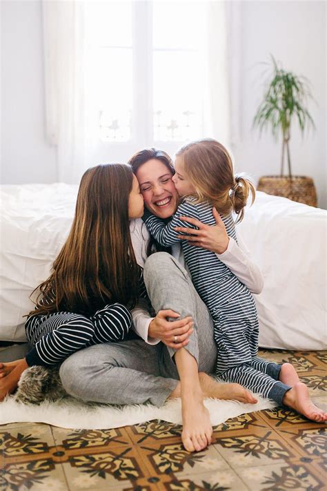 Morning Love Sweet Moments Of Mom And Daughters