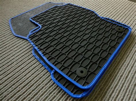 Durchlässige gummigranulatmatten für pferdeboxen, stallgassen, paddocks, führanlagen und waschlätze. Gummimatten für VW Phaeton kurz ab 01.03 + RAND BLAU ...