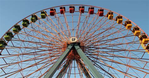 Randy Couple Charged After Having Sex On Ferris Wheel At Amusement Park In Front Of Minors Meaww