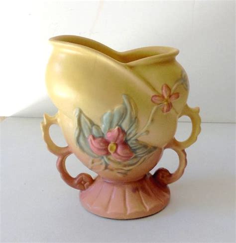 1940s Hull Pottery Vase Yellow And Pinks Pottery Hull Pottery Collectible Pottery