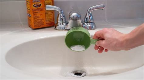 This Genius Trick Cleans Clogged Drain Pipes In Minutes Clean Your Clogged Drains Yourself