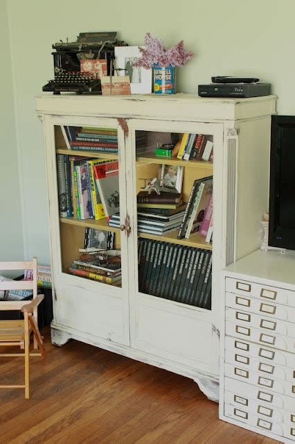 Love This Distressing Chalk Paint Bookcase Redo Chalk Paint