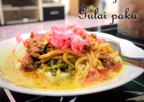 Lontong is an indonesian dish made of compressed rice cake in the form of a cylinder wrapped inside a banana leaf, commonly found in indonesia, malaysia and singapore. Lontong Gulai Tauco - Recipe Tasty Kuah Cuko Tauco 10k ...