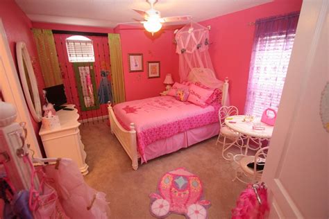 Our selection of furniture and decor features a variety of styles, colors and materials to make her vision a reality. disney princess bedroom furniture set | Dekorasi