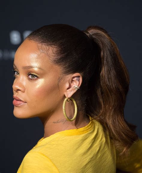 what shade of fenty foundation does rihanna wear her makeup artist lets fans know