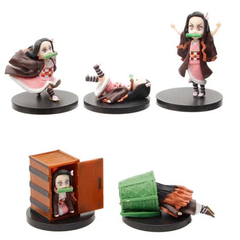 Ghost Slaying Blade Kamado Nezuko Girls Running In Battle And Hiding In
