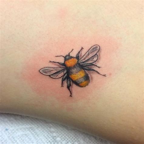 21 Realistic Bee Tattoo Kerriskhyran