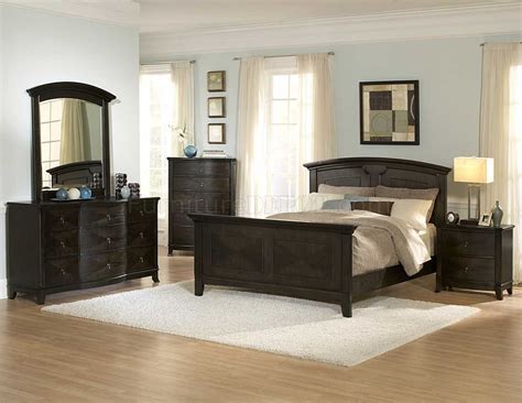 Eclectic in essence, this open plan room seeks to display mismatched furniture and styling and though it shouldn't work, it just does! Dark Oak Transitional Bedroom 954A