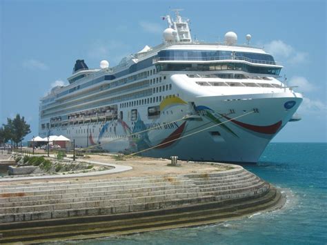 Norwegian Dawn Cruise Ship Runs Aground Off Bermuda