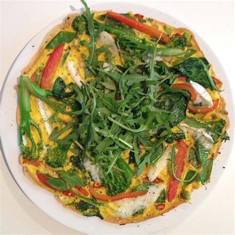 the body coach 2 eggs red pepper broccoli mange tout rocket and goats cheese leanin15