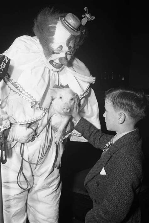 22 Pictures That Prove Clowns Have Always Been Scary Scary Photos