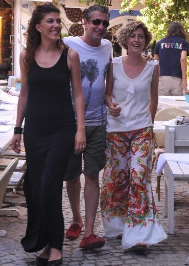 Erkan petekkaya | di̇dem'i̇ i̇lk gördüğümde onunla evleneceği̇m dedi̇m! Erkan Petekkaya and didem petekkaya | Turkish actors ...