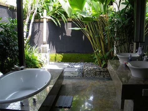 Outdoor Bathrooms And Indoor Gardens