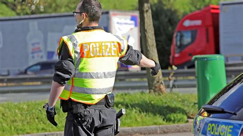 Bilanz Nach A 72 Kontrolle Defekte Lkw Bremsen Rahmenbrüche Und Fahndungserfolge Antenne Sachsen